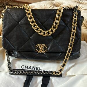 EUC Chanel black lamb skin leather quilted maxi 19 flap bag certification card